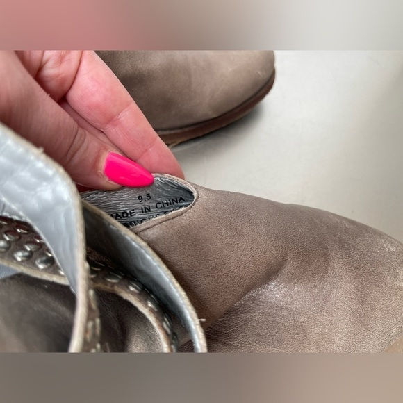 Vintage By Jeffrey Campbell Size 9.5 Beige Leather Studded Ankle Fashion Boots - Picture 7 of 7